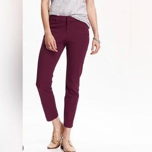 Size 6. Old Navy pixie. Mid rise. Plum skinny pant.